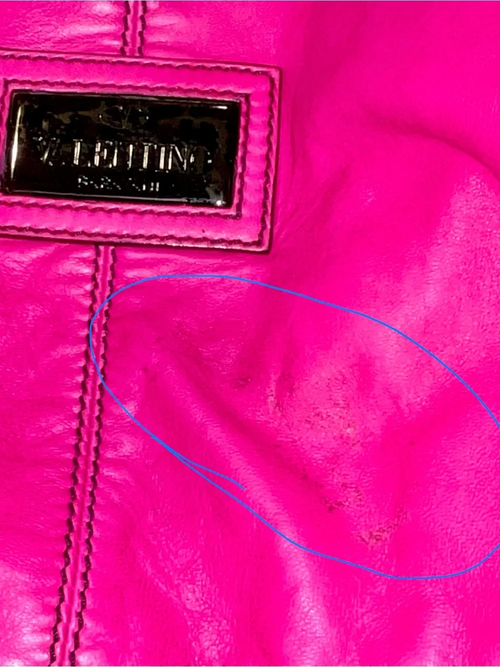 XL Preowned Valentino Garavani Fuscia Hobo Bag
